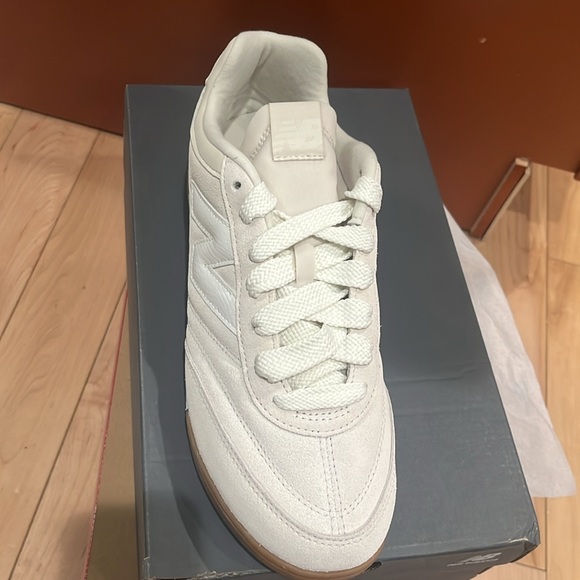 New Balance RC42 /Beige white/ Men's 9.5 Women's 11 / Urc42ea - Picture 3 of 5